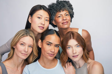 Amikor a hormonok változnak, a bőr üzen